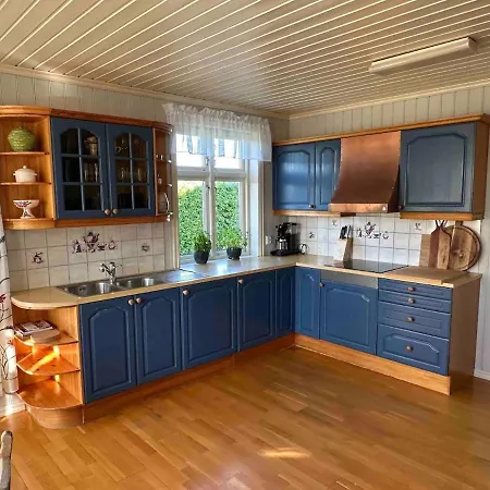Stort Hus Pa Fen I I Rolige Omgivelser *