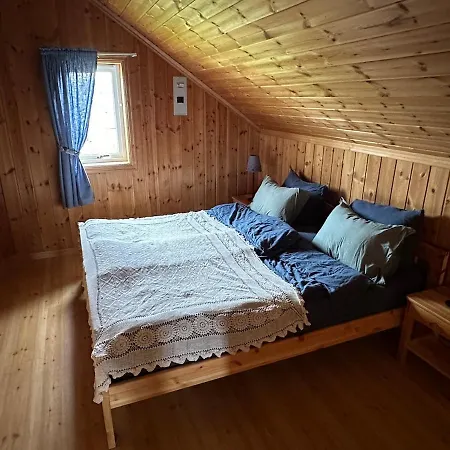 Stort Hus Pa Fen I I Rolige Omgivelser