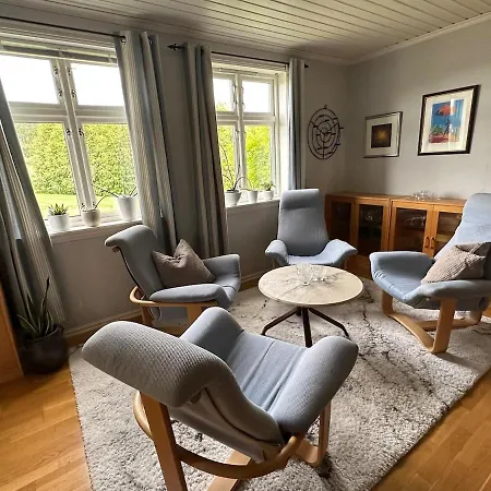 Stort Hus Pa Fen I I Rolige Omgivelser بيت للعطل *