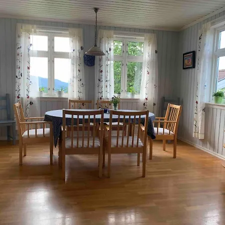 בית נופש Stort Hus Pa Fen I I Rolige Omgivelser *